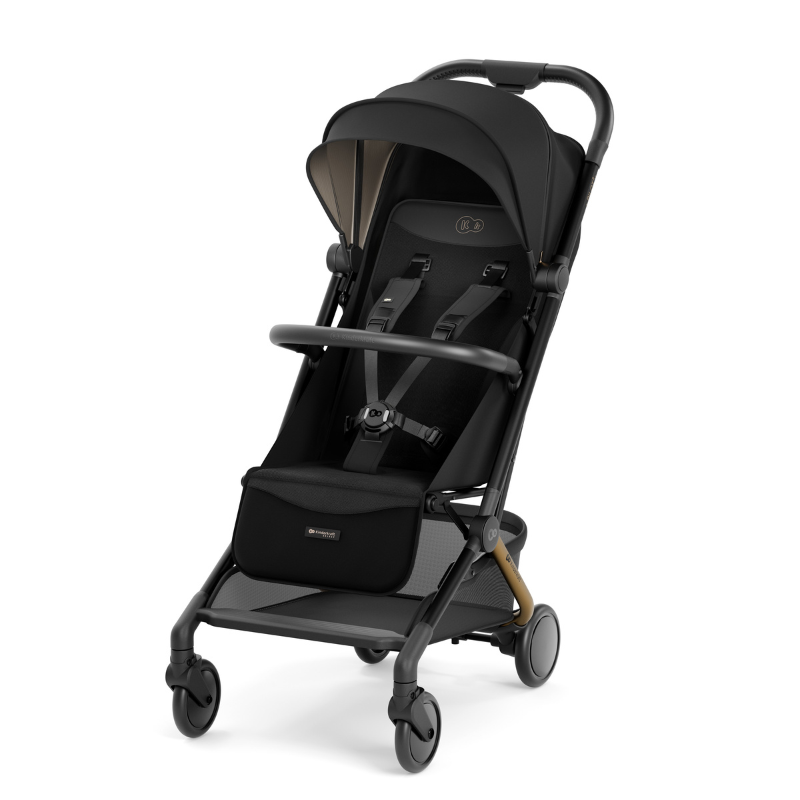 Kinderkraft Pilot 2 Midnight Black – разгъната количка с преден три-четвърт изглед