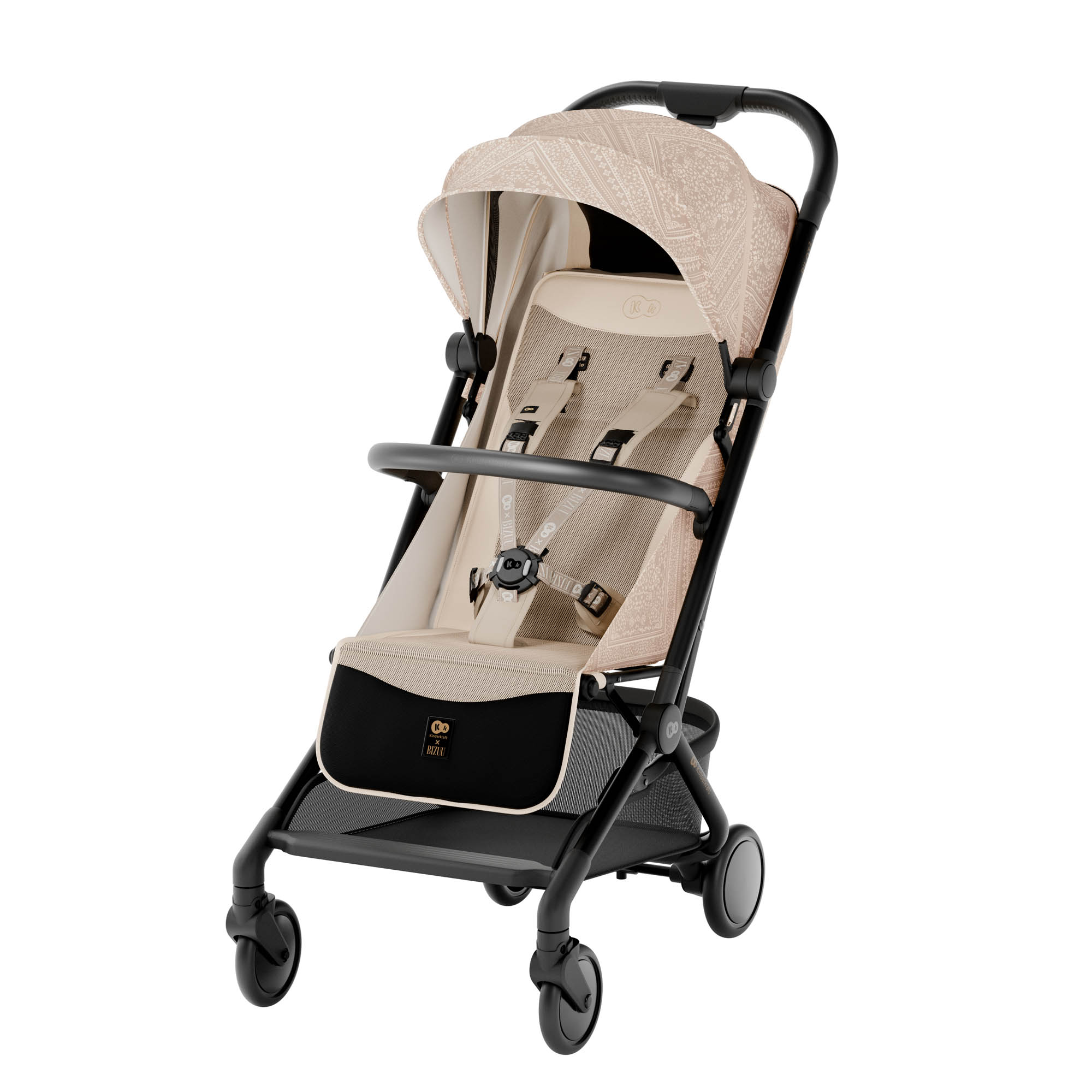 Kinderkraft PILOT 2 BIZUU Dune Whisper – разгъната количка с чист преден три-четвърт изглед - topcho-online.bg Kinderkraft PILOT 2 BIZUU Dune Whisper – разгъната количка с чист преден три-четвърт изглед